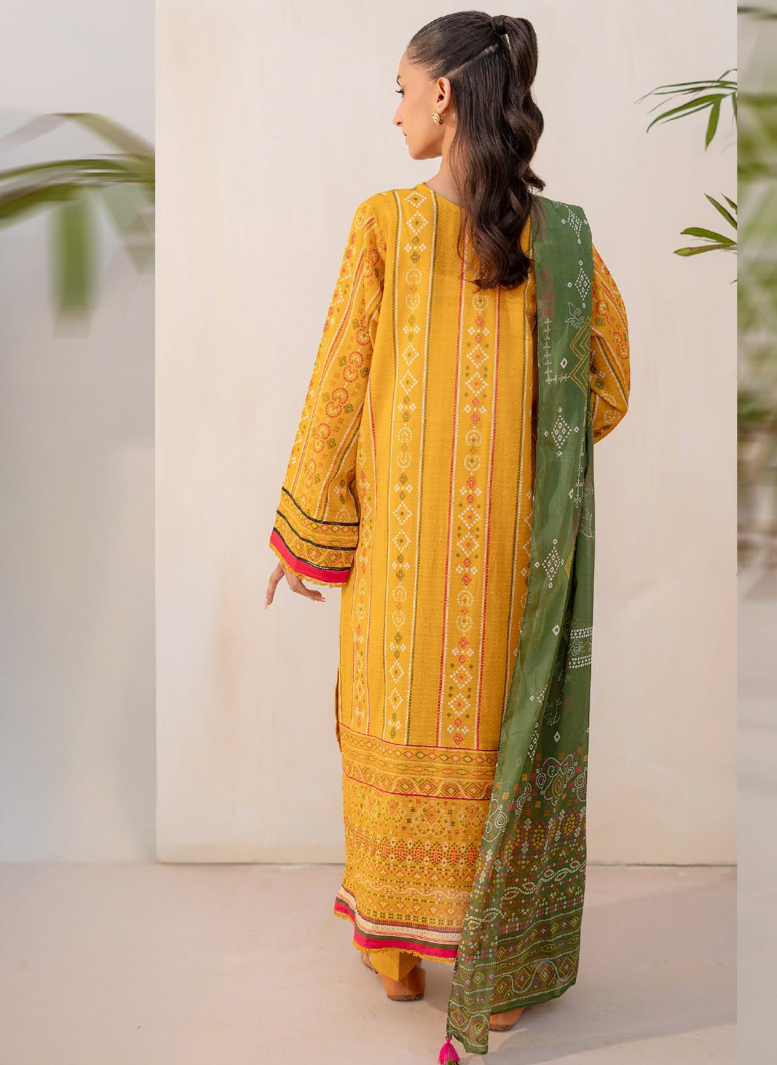 CHUNRI 3-Piece Unstitched Lawn Suit